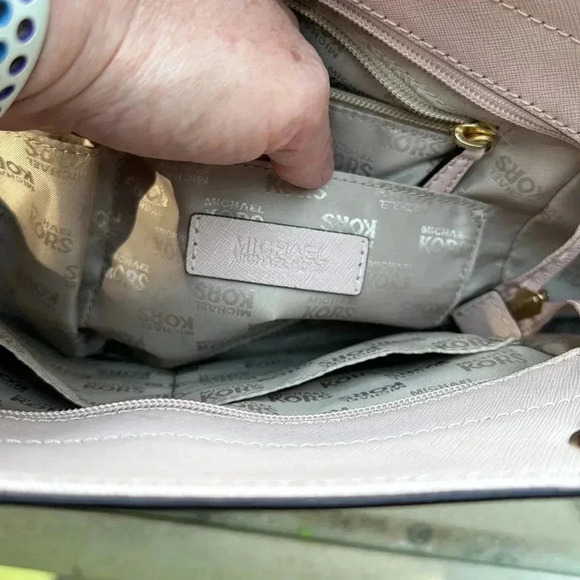 Michael Kors jet set rose color purse - Picture 5 of 7